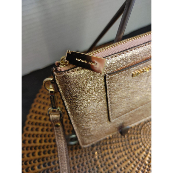 Michael Kors Metallic Leather Gusset Pocket Wristlet NWOT - Picture 2 of 4